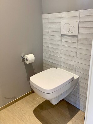 Unclassified image, 4 of 37, button