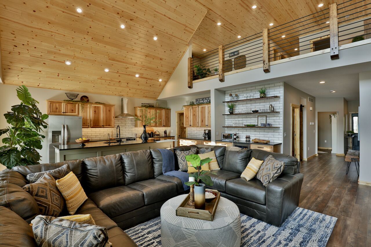 New Luxury Home on Lake Ida perfect for Family get togethers, Stunning Sunsets. 