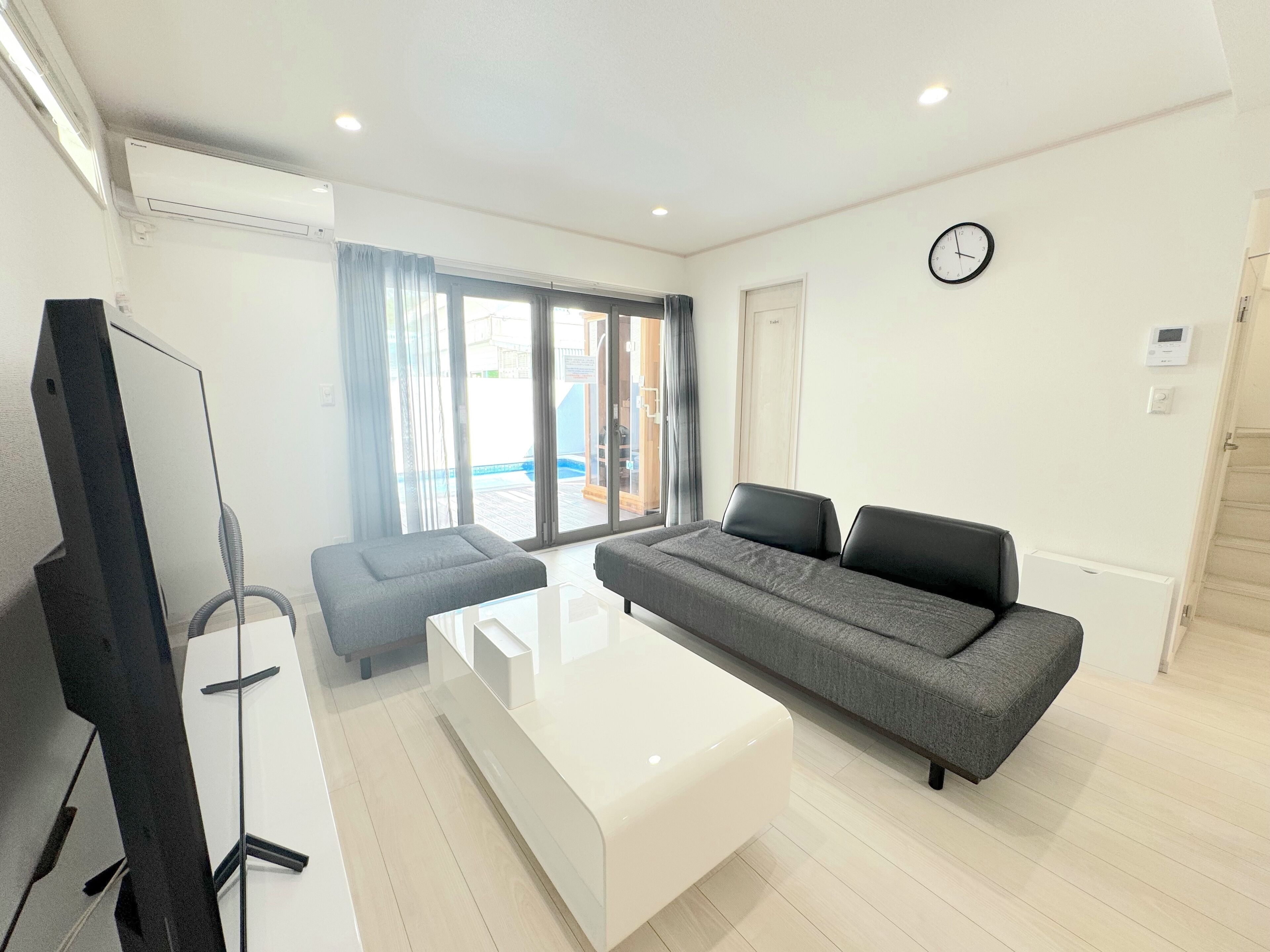 Villa, non-fumeurs (7A, with sauna) | Coin séjour | Télévision LCD de 50 pouces avec chaînes numériques