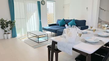 Villa (7E) | Ruang tamu | 50 inci televisyen LCD dengan digital