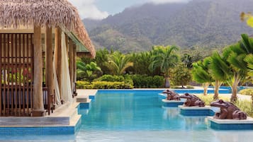 4 piscinas al aire libre, cabañas de piscina gratuitas, sombrillas