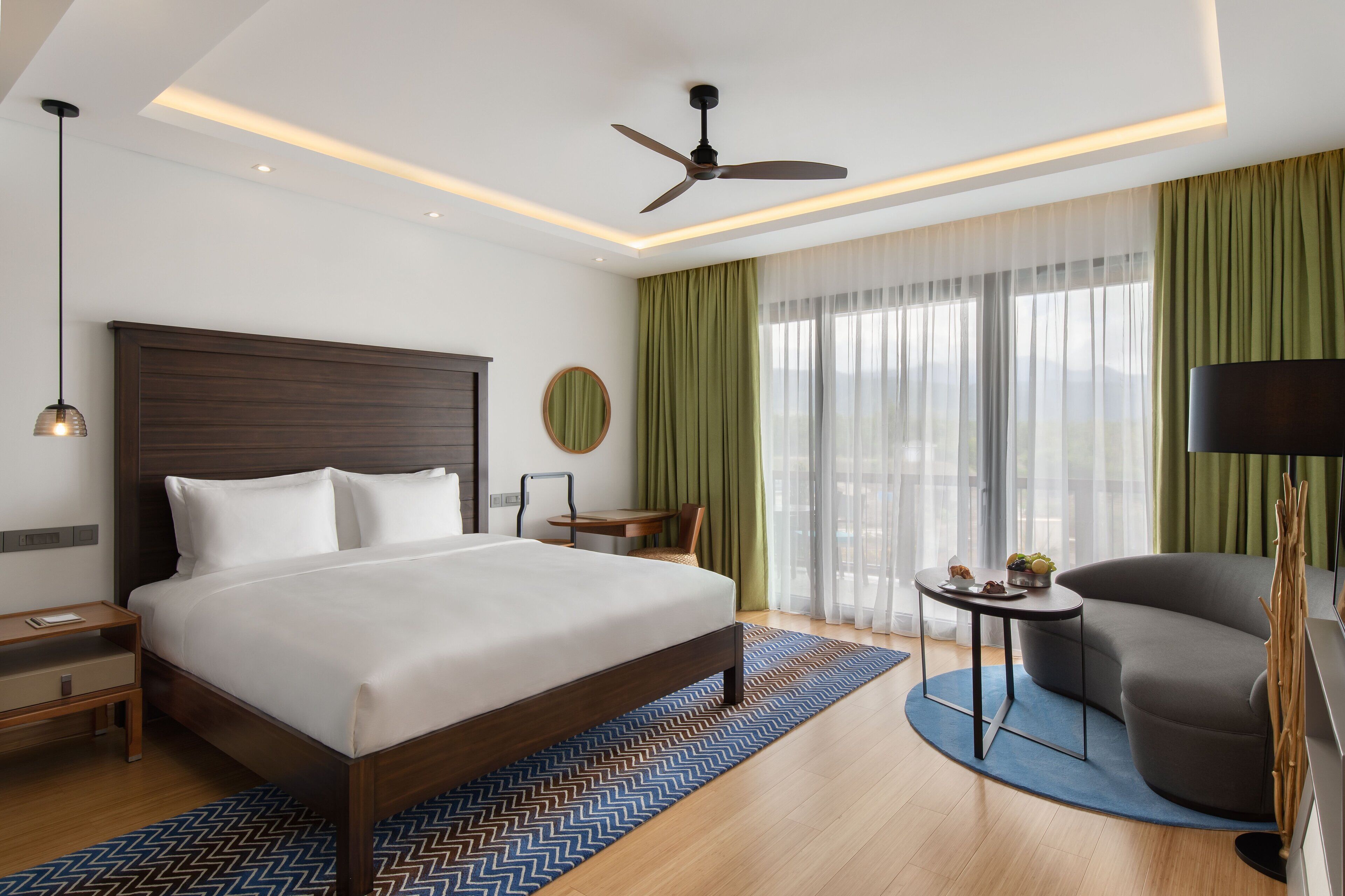 1 bedroom, Egyptian cotton sheets, premium bedding, down comforters