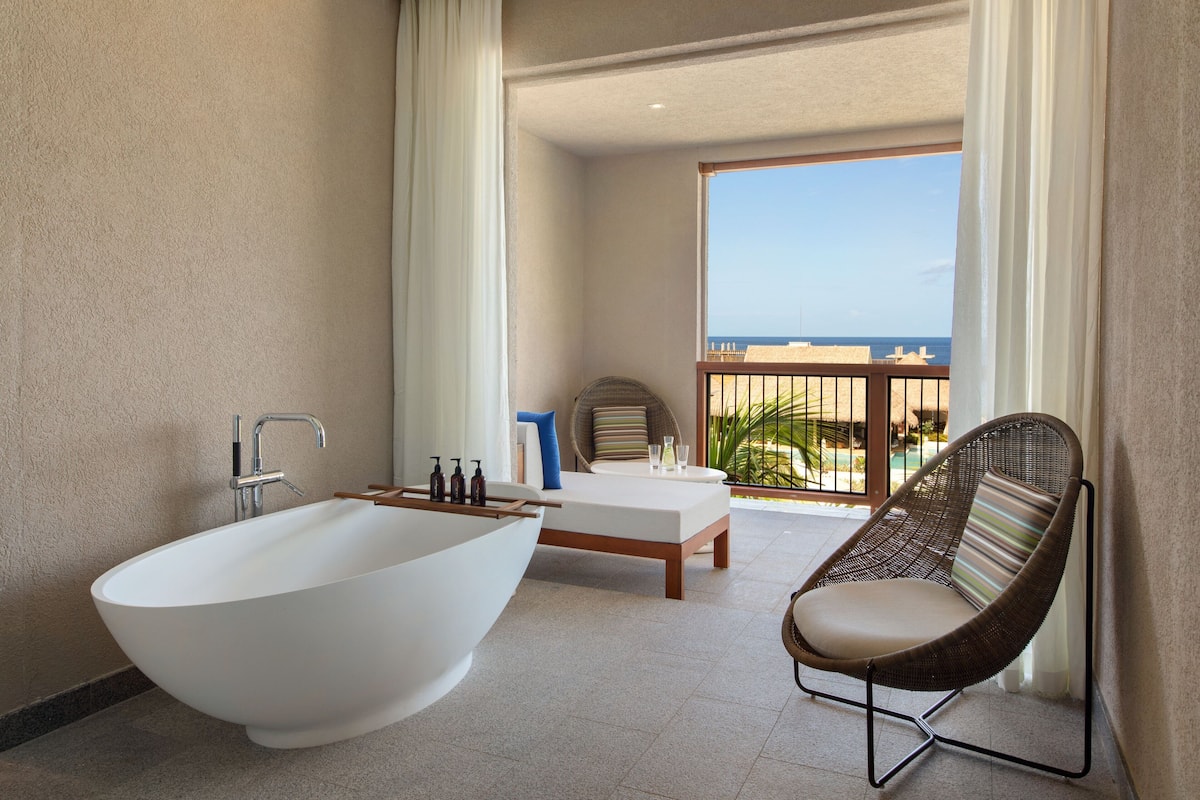 Suite, 1 Bedroom, Bathtub, Ocean View (Outdoor Bathtub) | 1 bedroom, Egyptian cotton sheets, premium bedding, down duvets