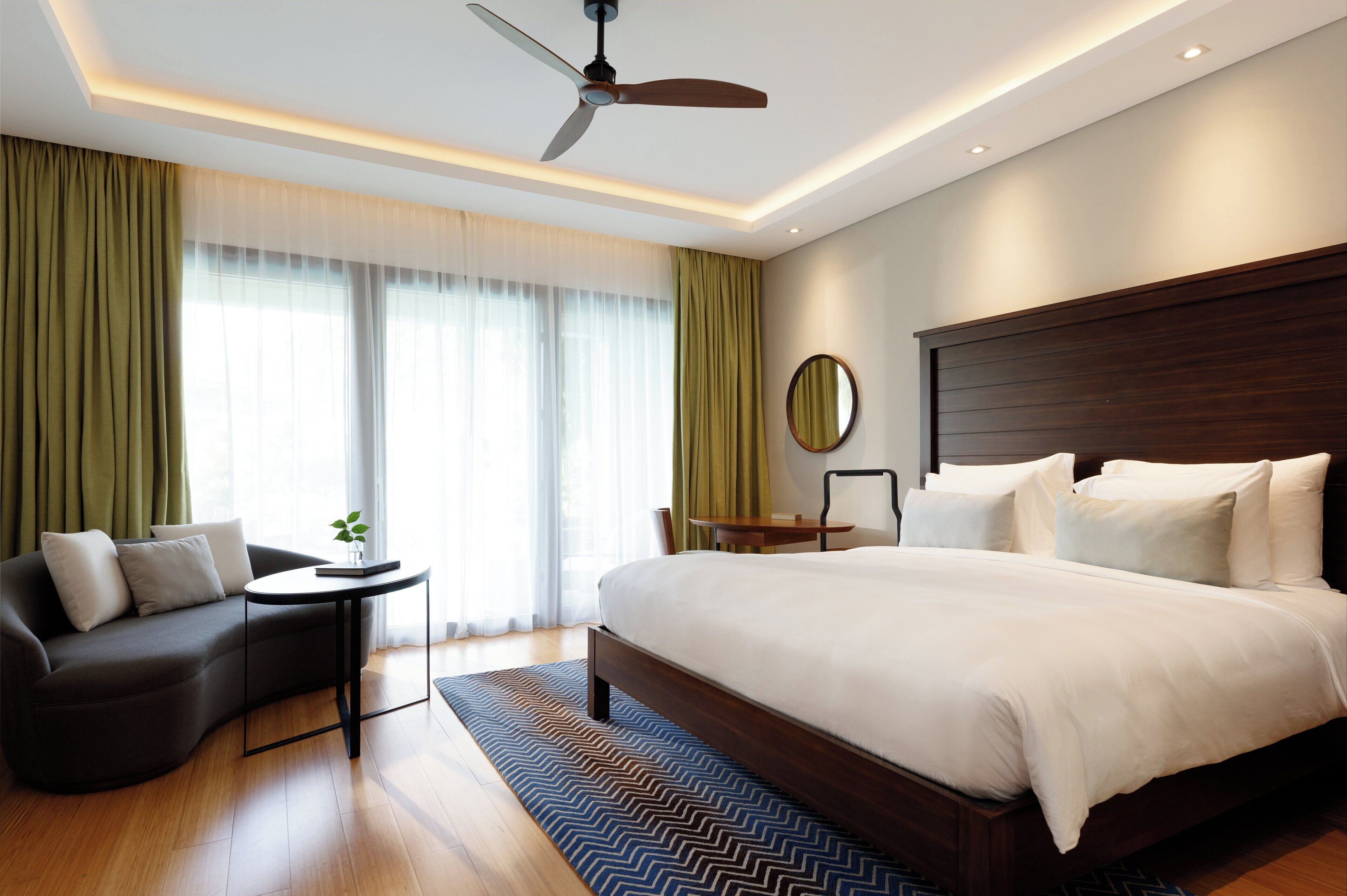 1 bedroom, Egyptian cotton sheets, premium bedding, down comforters