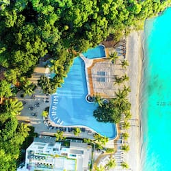 2 piscinas al aire libre, sombrillas, sillones reclinables de piscina