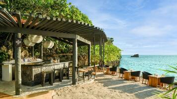 4 restaurants, spécialités Cuisine méditerranéenne