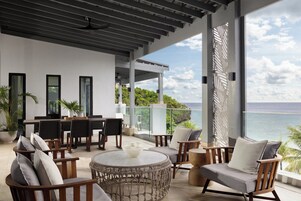 Ático, 2 habitaciones, frente a la playa | Sábanas italianas Frette y ropa de cama de alta calidad