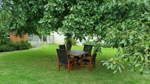 A wooden table and chairs under a tree in a grassy outdoor area. - *WI-FI & Netflix* Super Comfy Accom, 21meter Long  Boat Parking Available!! (Portland)