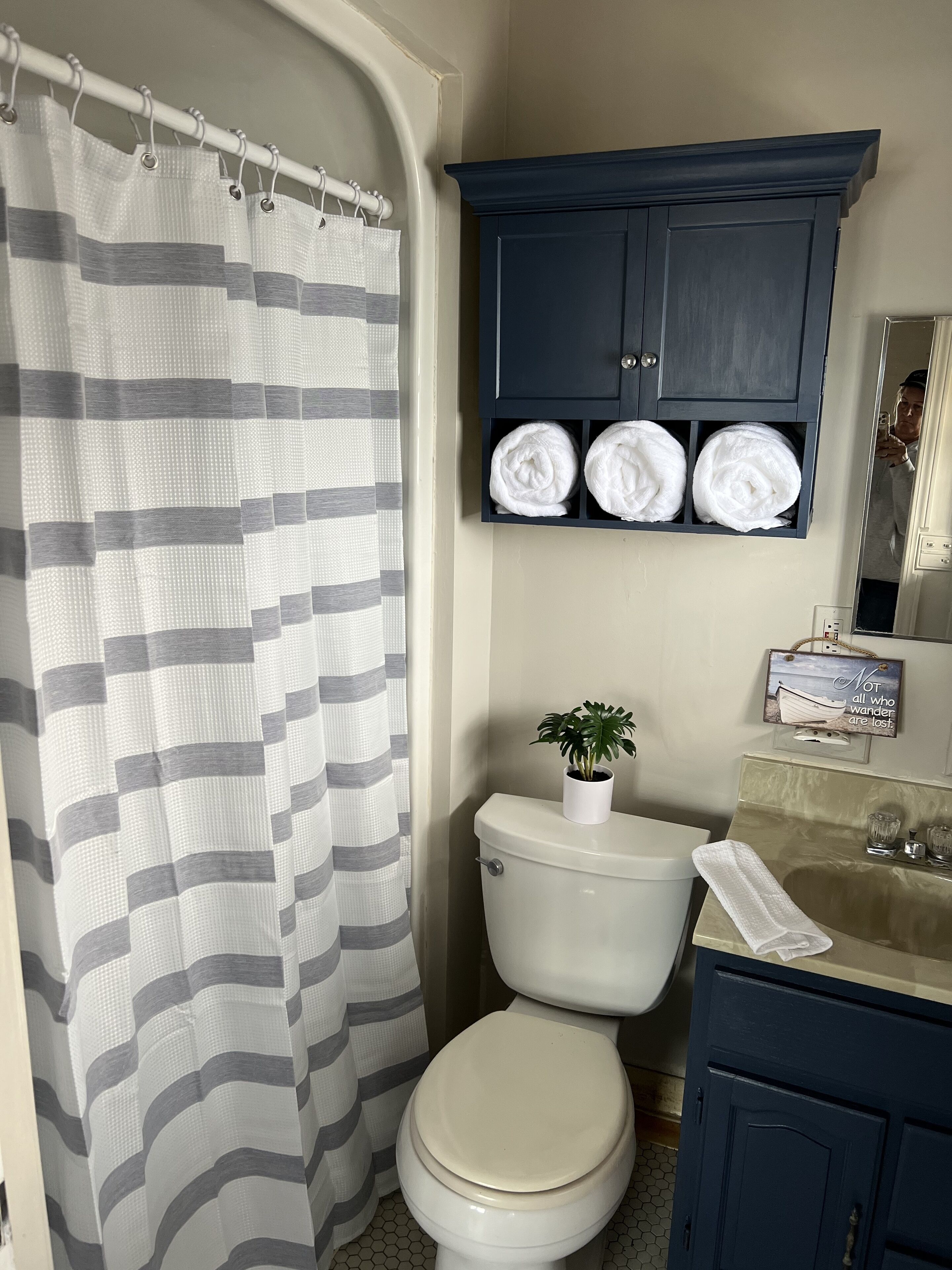 Boater-Fisherman’s Paradise w/150 FT of Seawall - minutes from Downtown Detroit