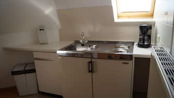 Fridge, stovetop, coffee/tea maker, toaster