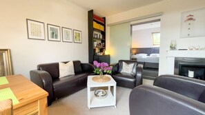 TV, table tennis, stereo