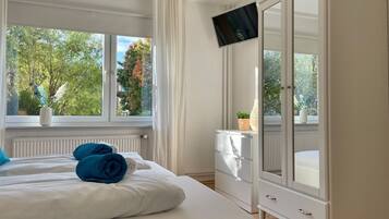 3 bedrooms, iron/ironing board, WiFi