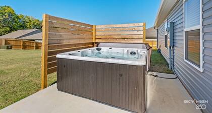 The Blue Goose - Private Hot Tub --1 Mi off I-49 -- 3 Mi to U of A