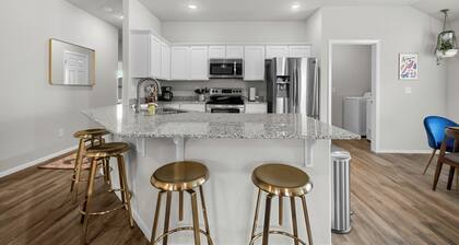 The Blue Goose - Private Hot Tub --1 Mi off I-49 -- 3 Mi to U of A