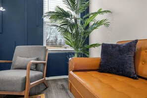 Smart-TV, Tischfußball, Tischtennisplatte