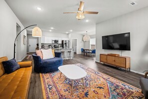 Smart TV, futbolito y tenis de mesa 