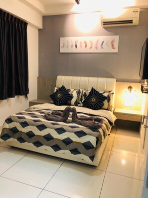 标准公寓, 2 间卧室 | 办公桌、熨斗/熨衣板、床单