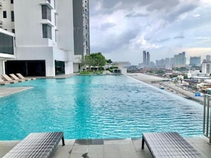Outdoor pool - 1 Tebrau Residences by YML Home (Johor Bahru)