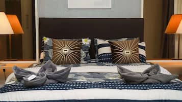 1 bilik tidur, meja, seterika/papan seterika, cadar katil