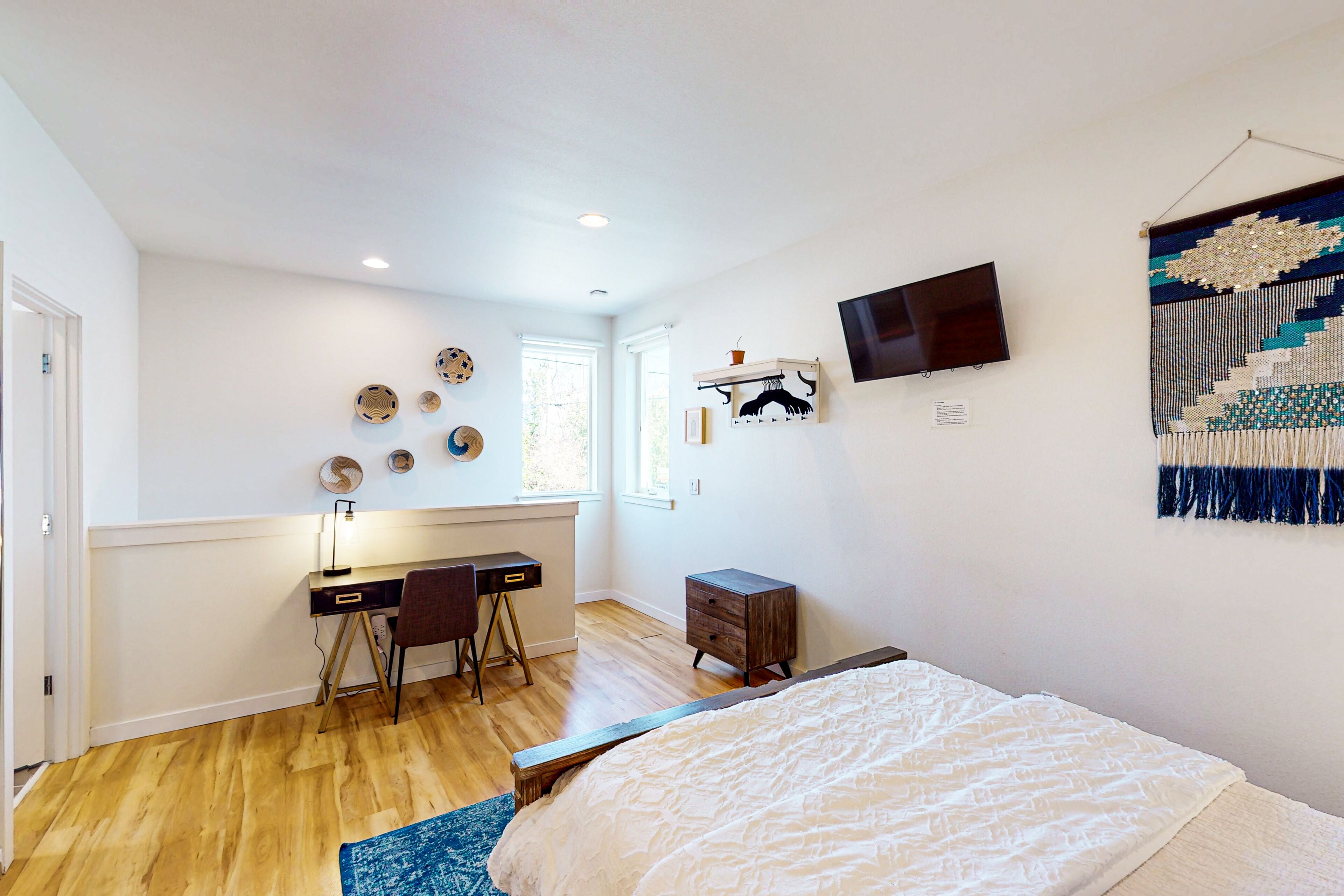 Dog-friendly studio with full kitchen, W/D, & central AC - walk everywhere