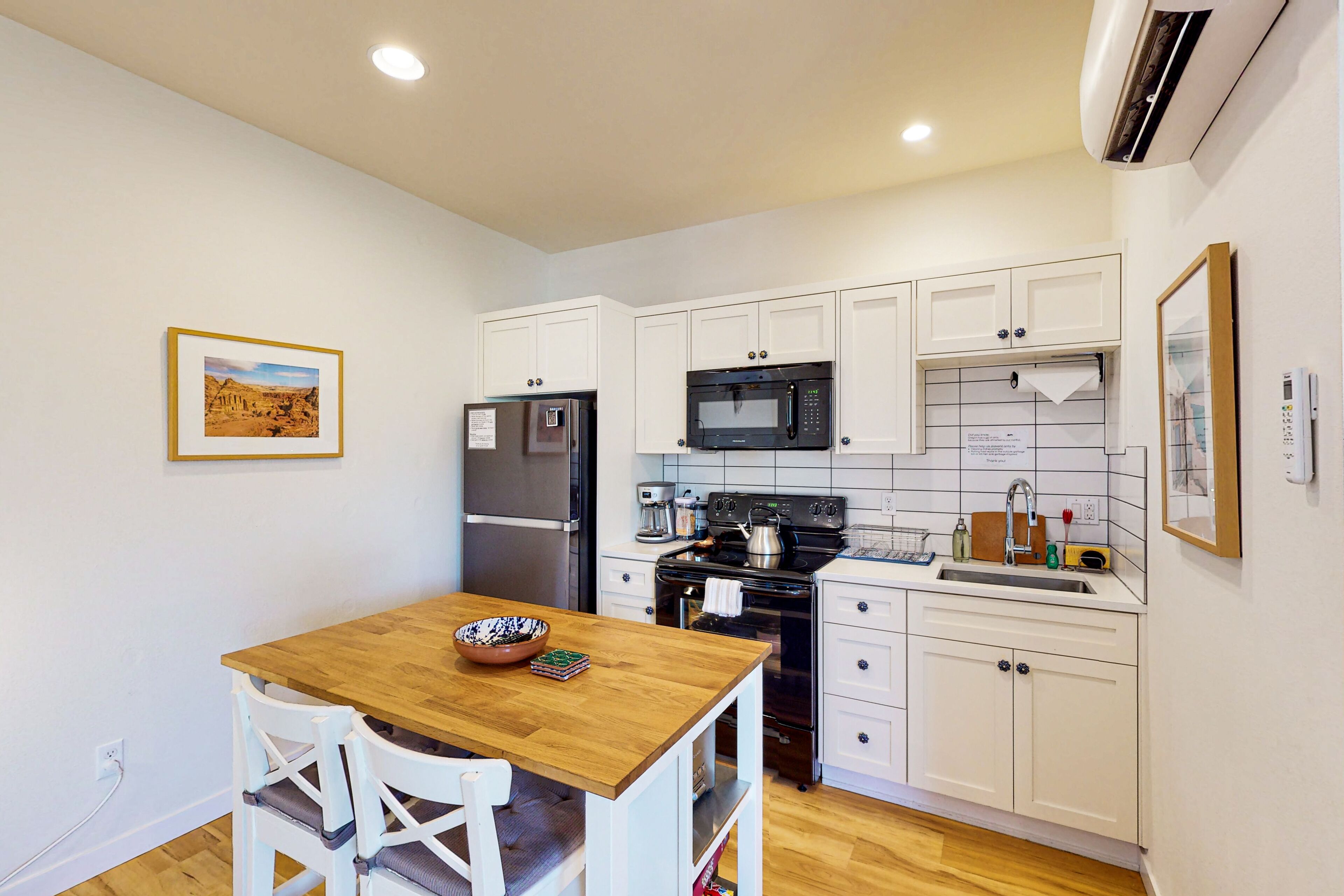 Dog-friendly studio with full kitchen, W/D, & central AC - walk everywhere