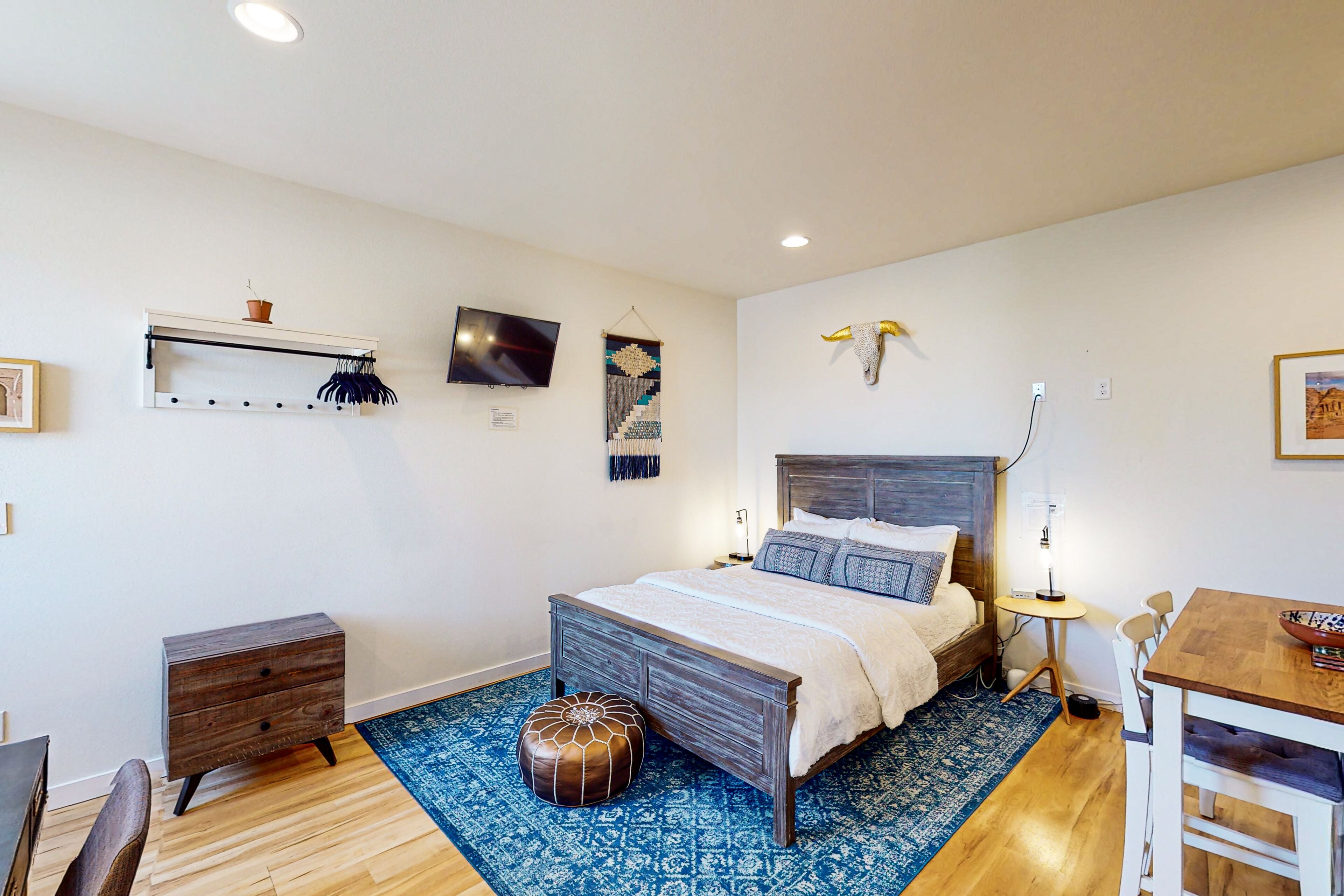 Dog-friendly studio with full kitchen, W/D, & central AC - walk everywhere