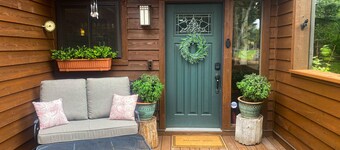 Wilderness retreat near Grand Teton with sprawling deck, children's items & W/D