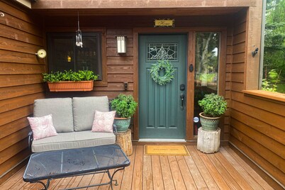 Wilderness retreat near Grand Teton with sprawling deck, children's items & W/D