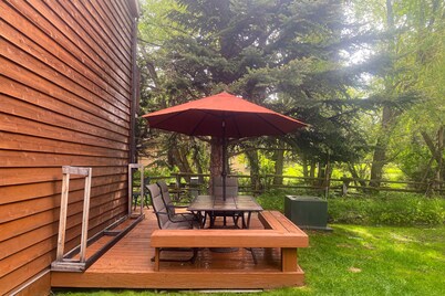 Wilderness retreat near Grand Teton with sprawling deck, children's items & W/D