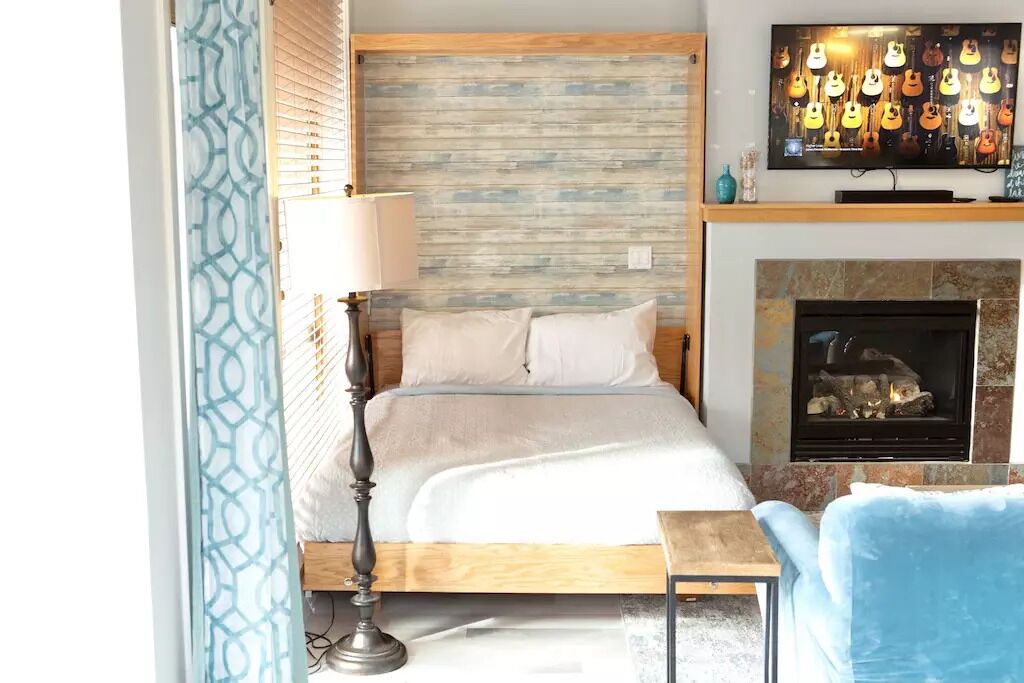 Lakeside Sandy Feet Retreat