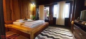 5 bedrooms, in-room safe, free WiFi, bed sheets