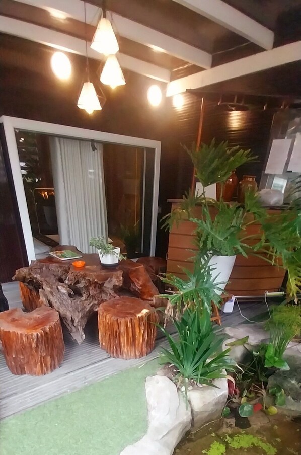 Outdoor dining - Private house in center Dalat (Thành phố Đà Lạt)