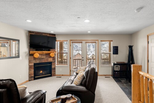 Ski & Lake Family Mountain Condo Getaway! Steps to hot tub, pool & game room
