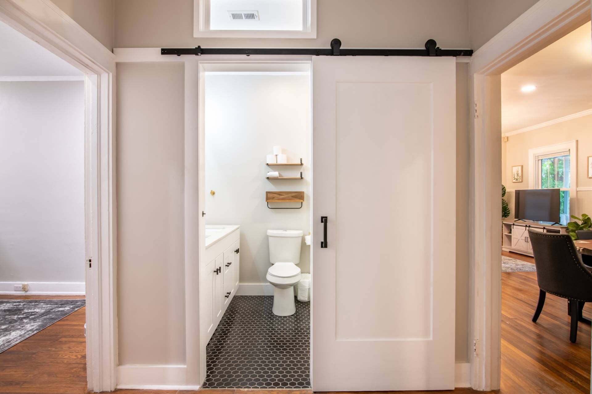 The Elm | Spacious, Screened Porch, Newly Updated