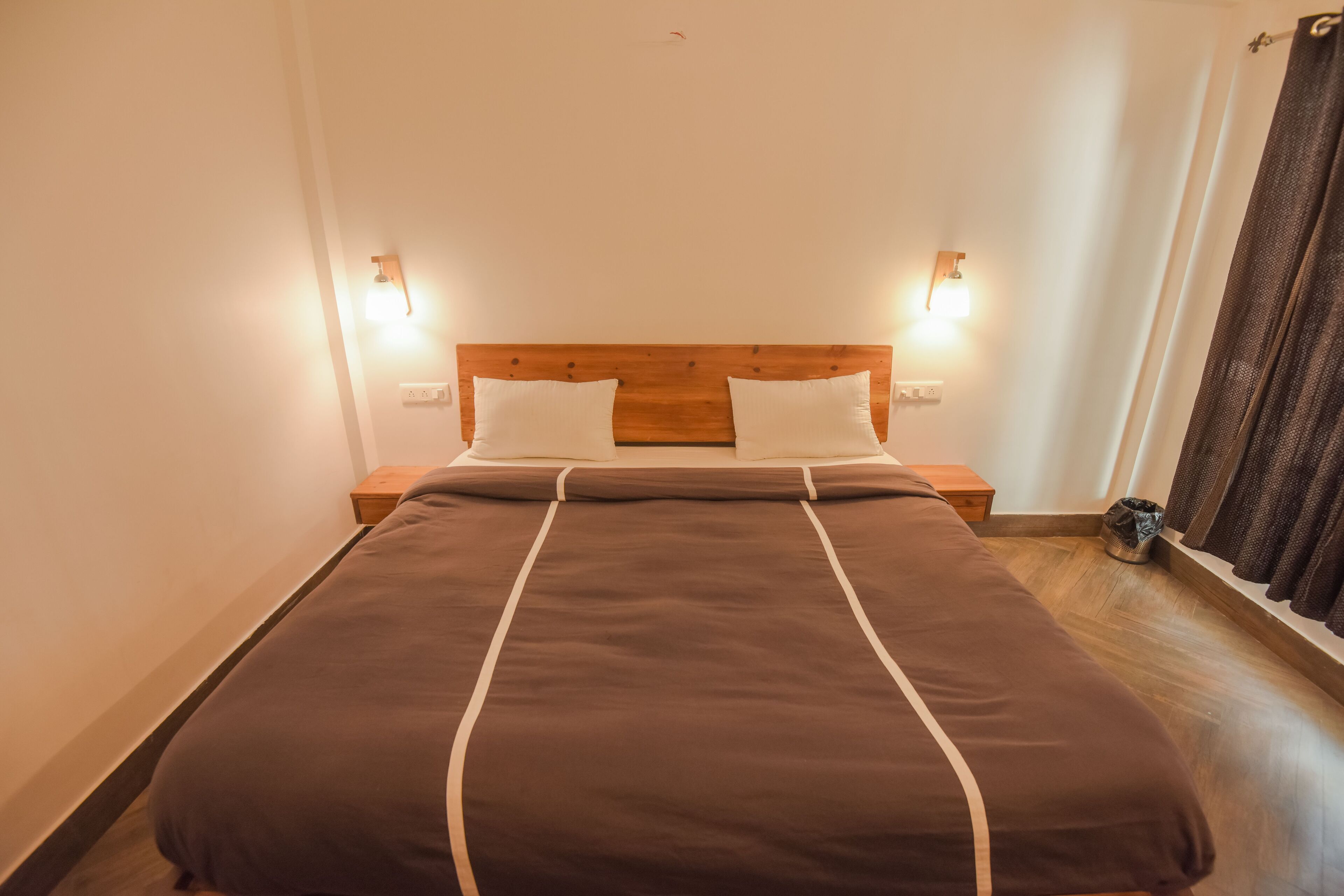 Slane Castle - 2 BHK w/ King Bed, Parking, Bonfire