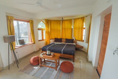 Slane Castle - 2 BHK w/ King Bed, Parking, Bonfire