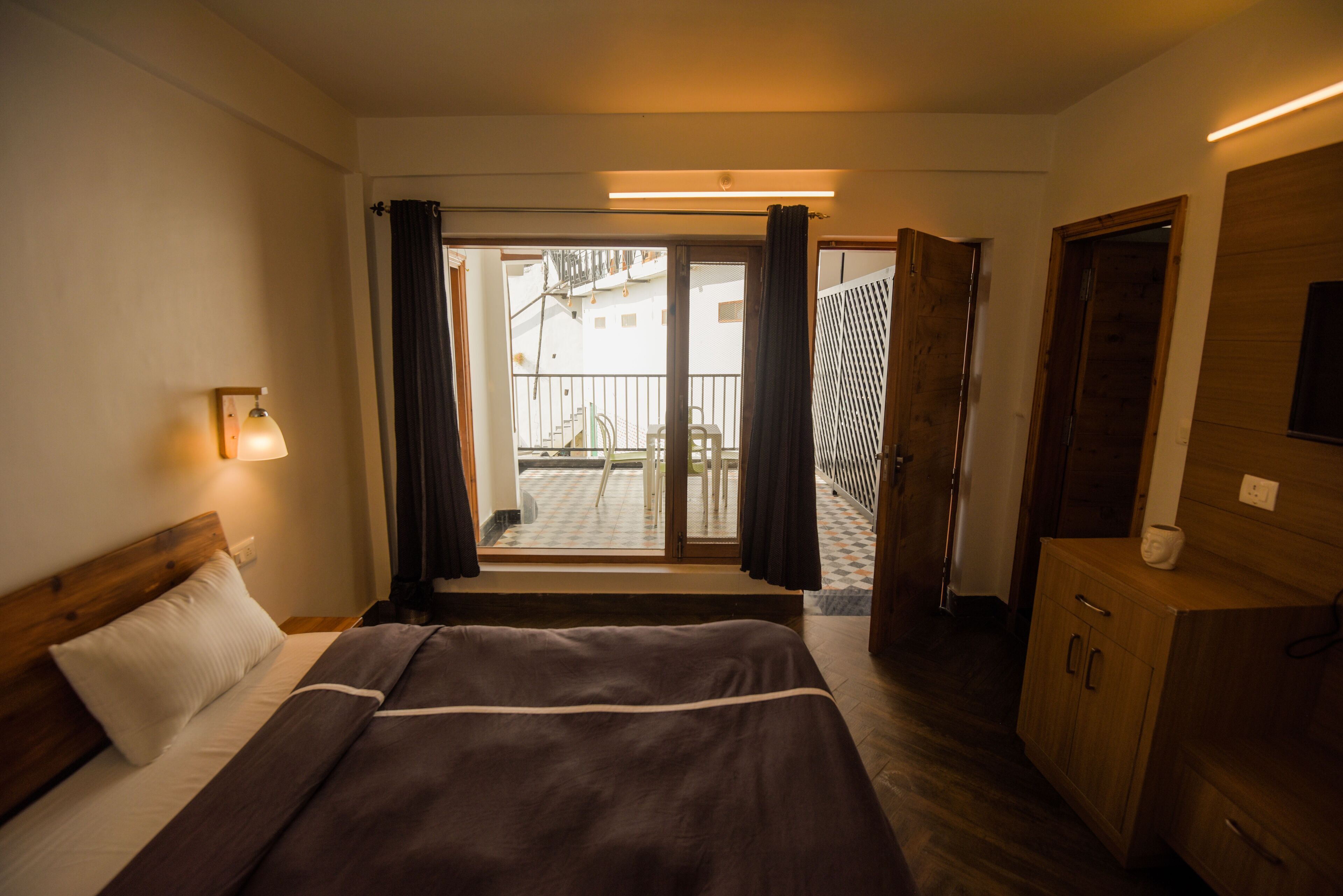 Slane Castle - 2 BHK w/ King Bed, Parking, Bonfire