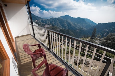 Slane Castle - 2 BHK w/ King Bed, Parking, Bonfire