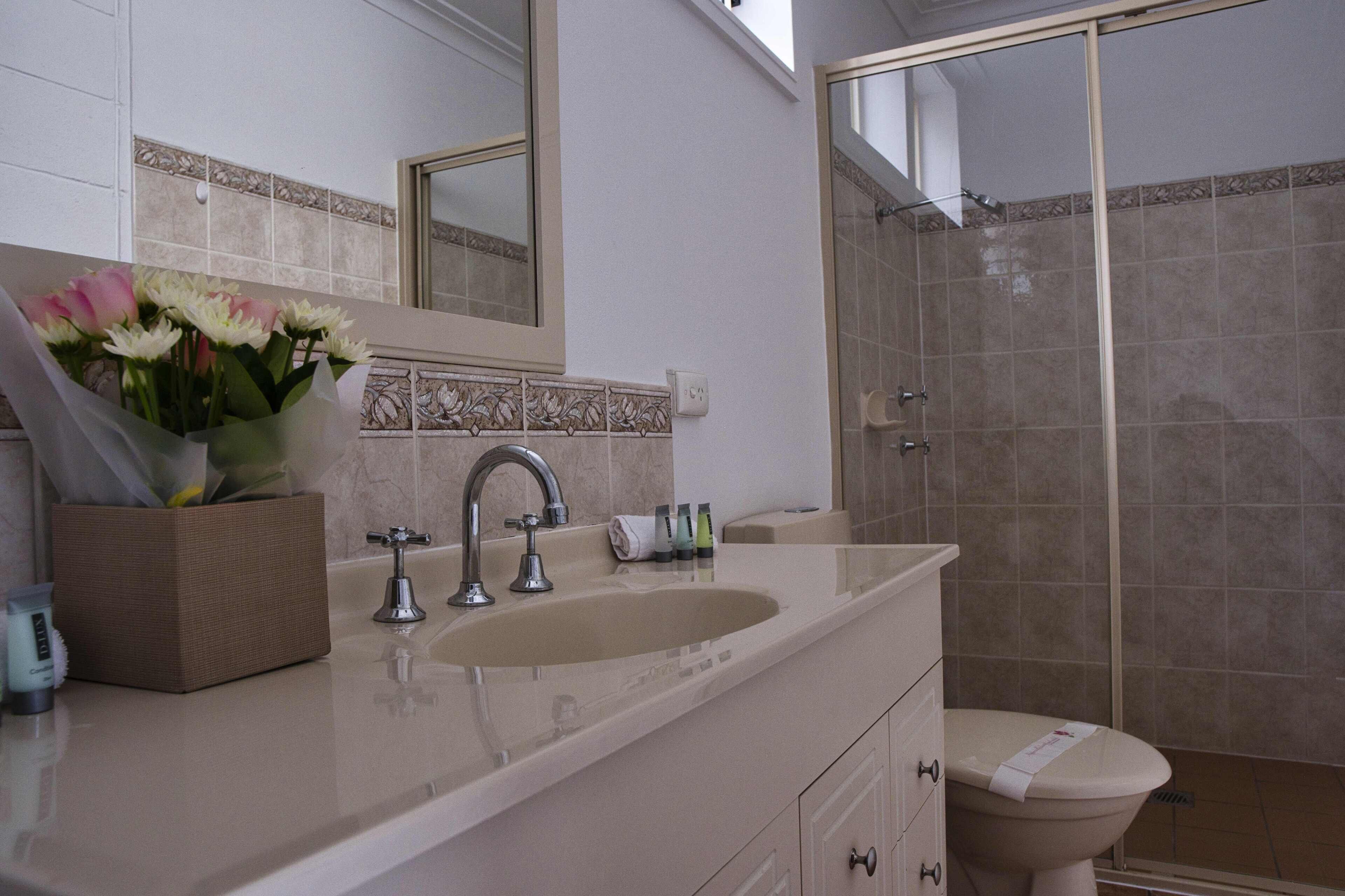 Twin Room | Bathroom