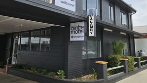 A LEETON CENTRE MOTEL with a modern design, featuring a reception area and clear signage. - Leeton Centre Motel (Leeton)