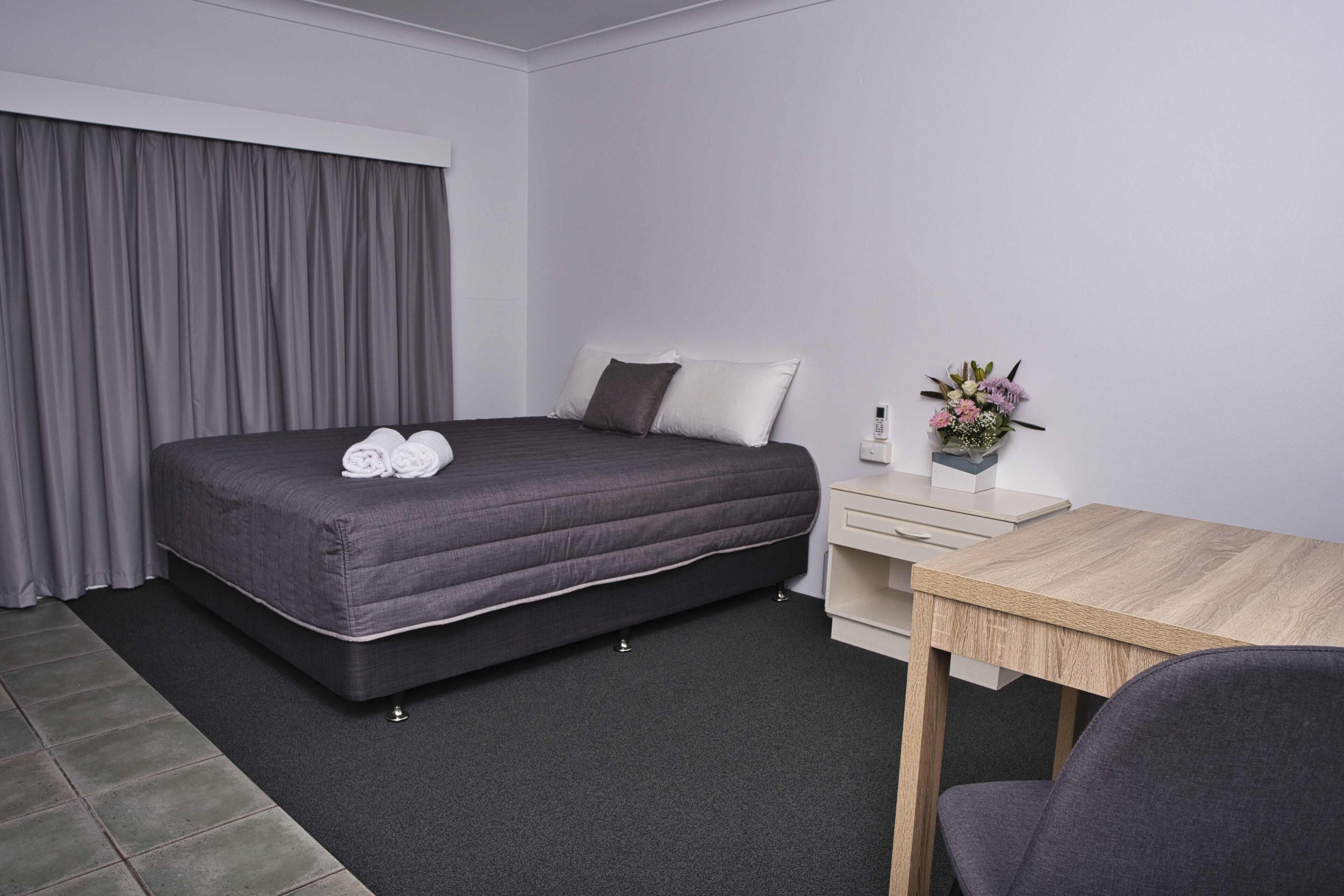 Single Room, 1 Queen Bed