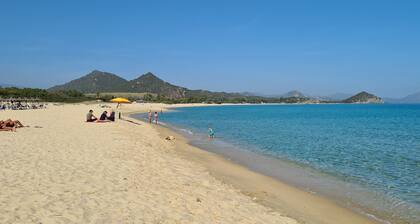 Philip single-family villa 500 meters from the beautiful beach of Cala Sinzias