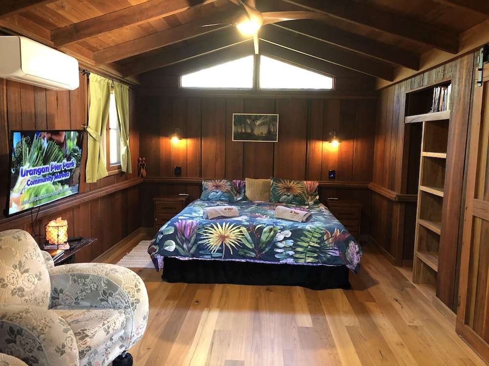 romantic-getaway-on-75-acres-with-outdoor-bath-river-heads-vrbo