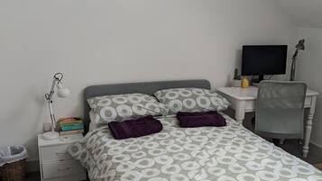 3 bedrooms, desk, free WiFi, bed sheets