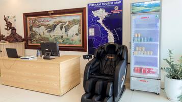 Liệu pháp hương thơm, massage đá nóng, tẩy tế bào chết, chăm sóc da mặt