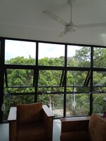 Televisión LED 32 pulgadas con canales de televisión por cable