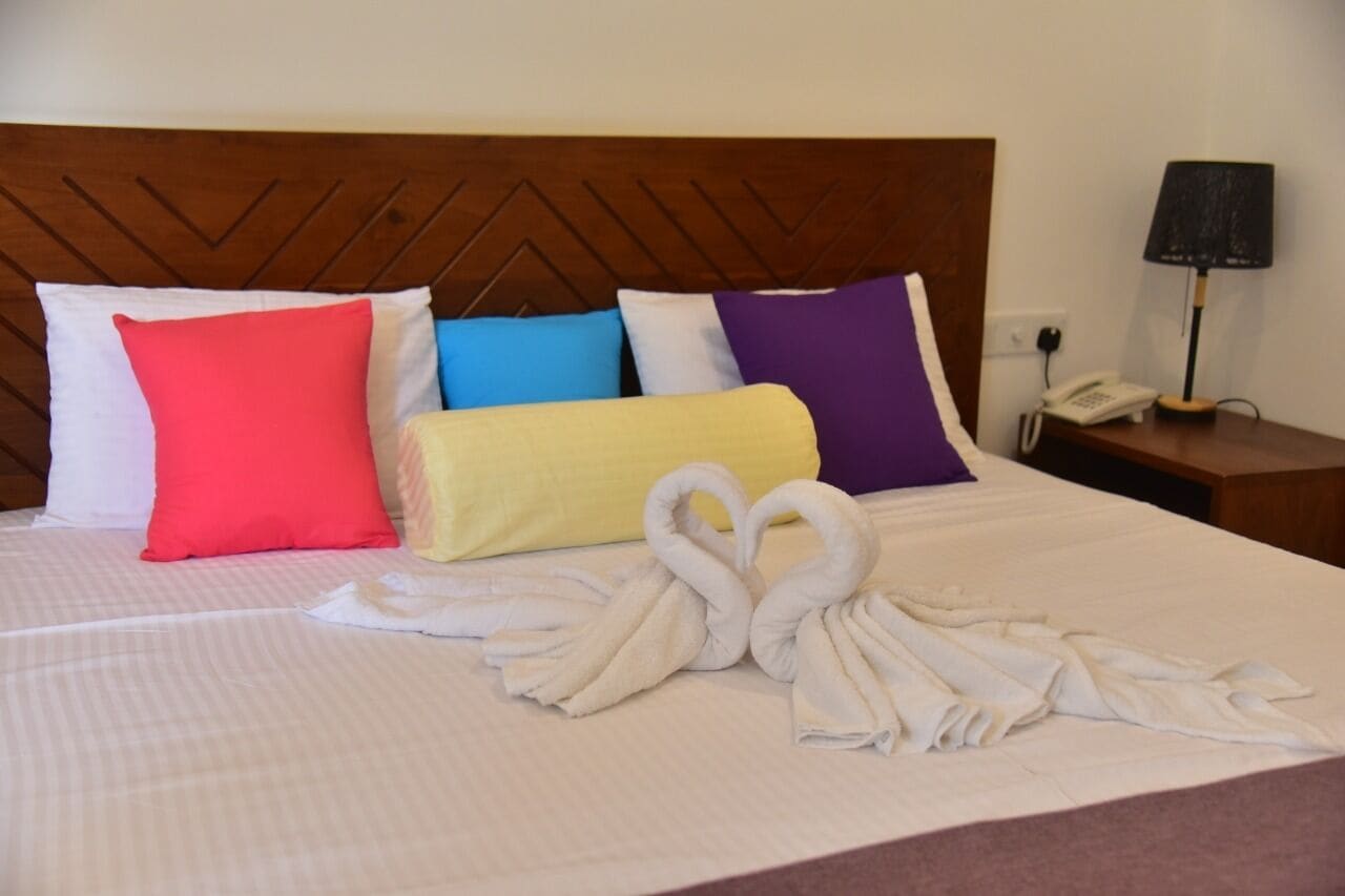 Comfort Room | Memory foam beds, in-room safe, desk, laptop workspace