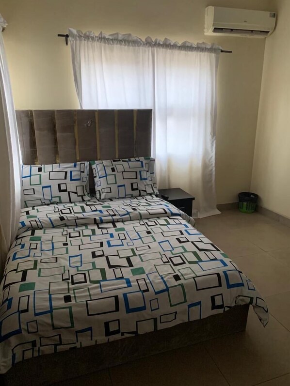 Premium bedding, pillow-top beds, soundproofing, iron/ironing board - Miraph Apartment (Abuja)