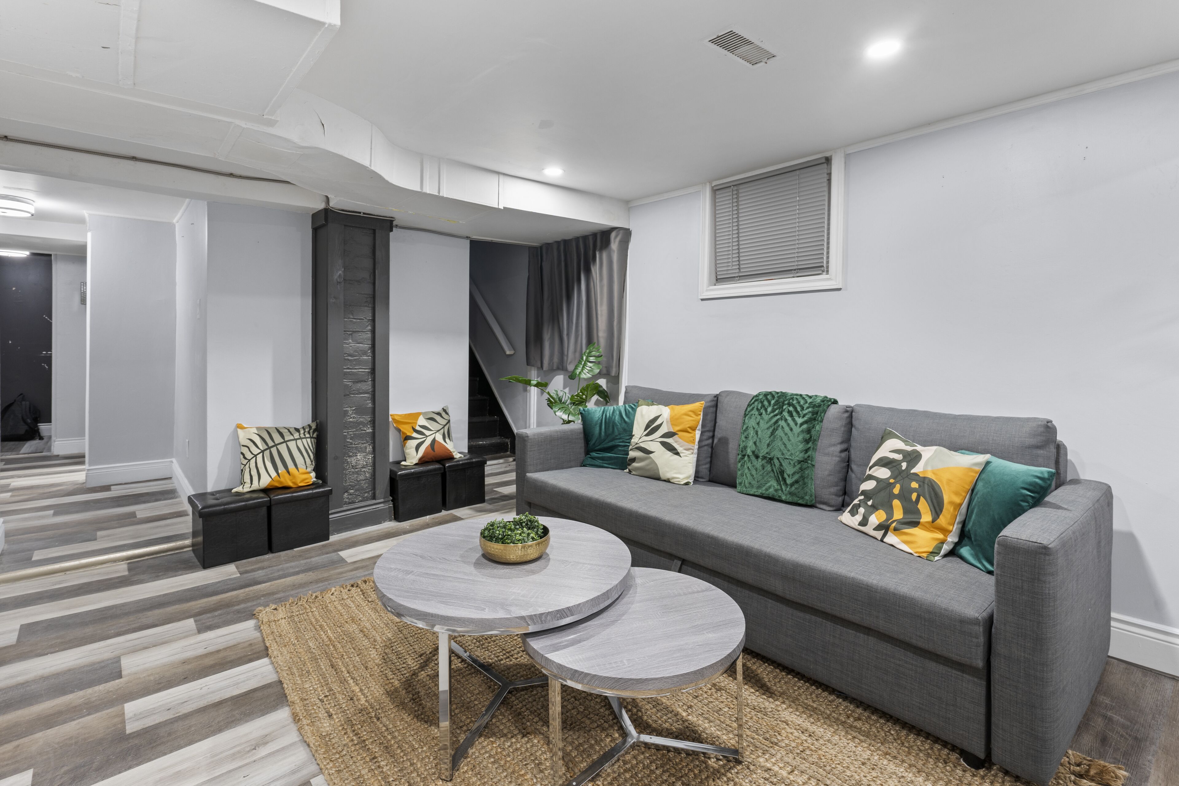 Quaint Clean 2BR close to downtown Windsor with Lndry & Prkng Inc