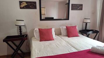 Standard Double Room, 1 Double Bed | 1 bedroom, individually decorated, individually furnished, desk